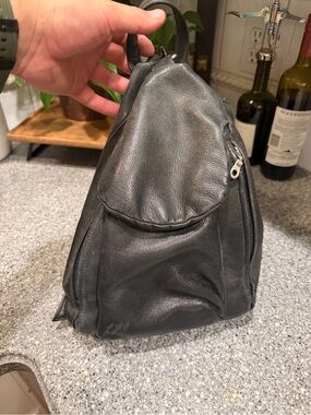 Tignanello Black Soft Leather Medium-Small Backpack Shoulder Bag Sling Travel